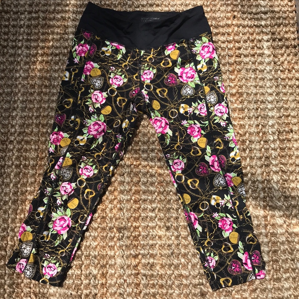 Betsey Johnson cropped workout leggings